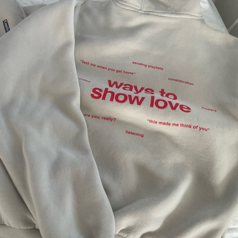 Comfrt Cream Oversized Hoodie with Heart Detail - Picture 3 of 8